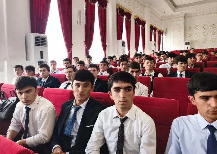 Санаи 17-уми сентябри соли 2025 дар толори калони Донишкада вохӯрӣ бо иштироки ҳамаи донишҷӯёни филологияи Шарқ баргузор гардид.